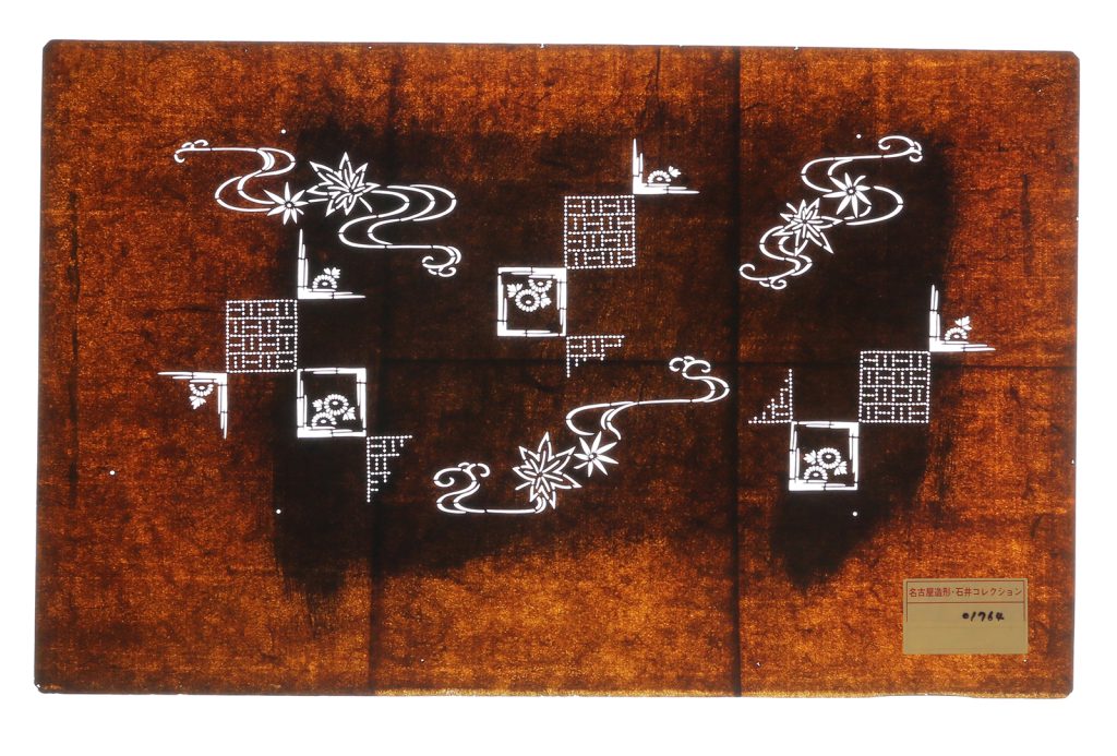 01764　菊入枠に紅葉流水