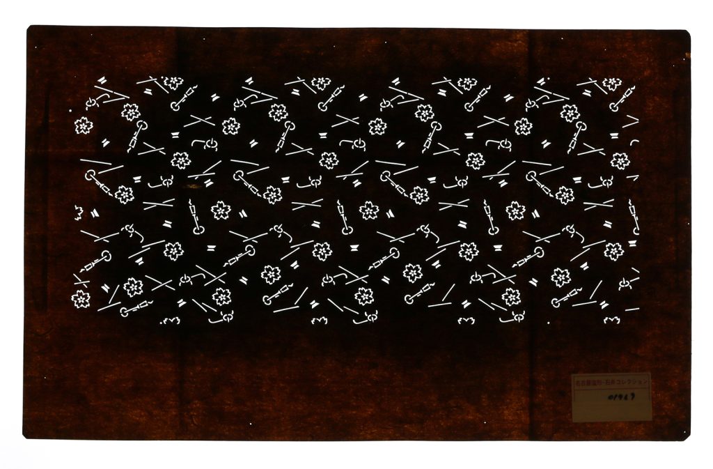 01769　桜にローソク台と著に苑