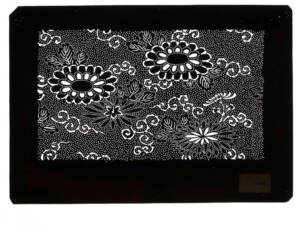 02077　サメ小紋地菊唐草