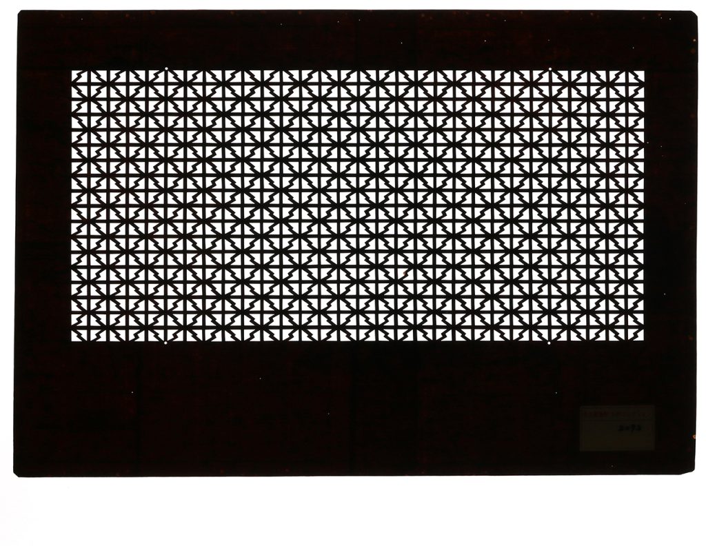 02092　松皮菱形入枡格子