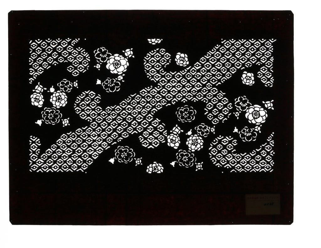 02135　紋入樹に梅花