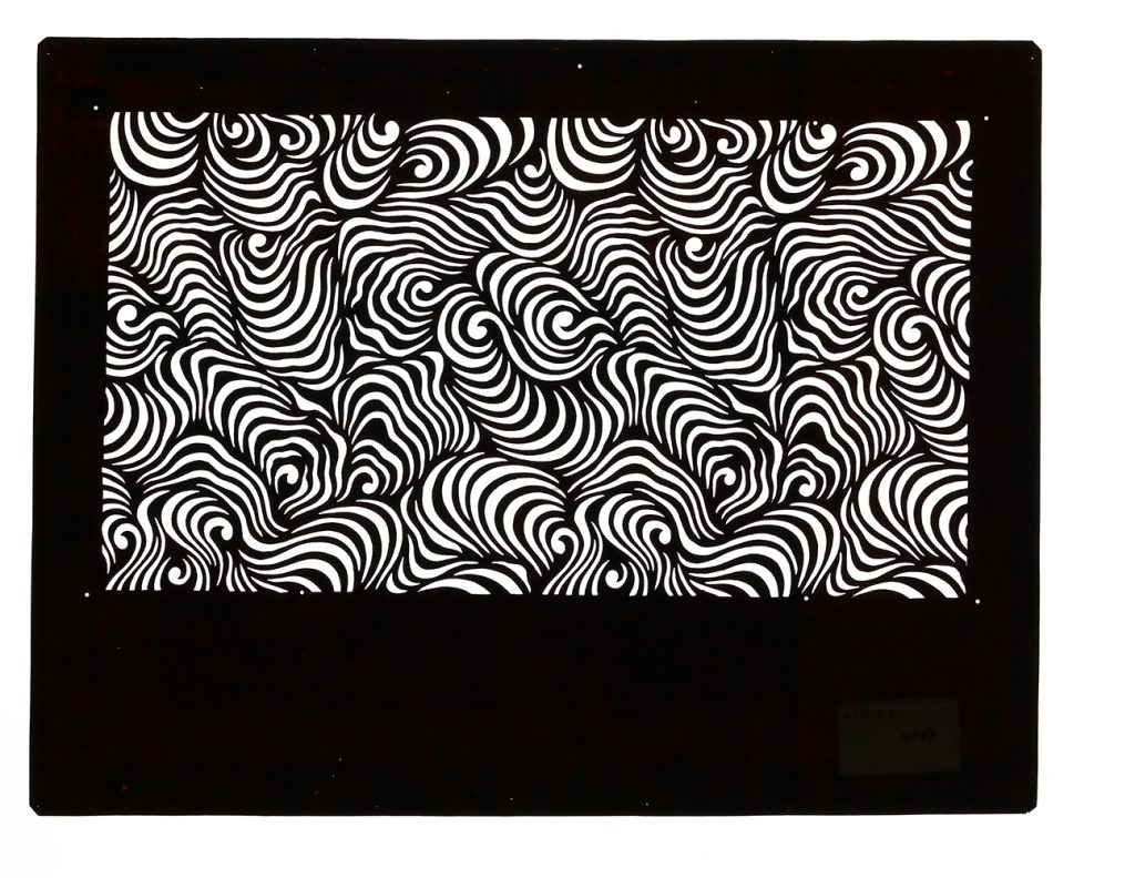 02169　渦巻　四隅星