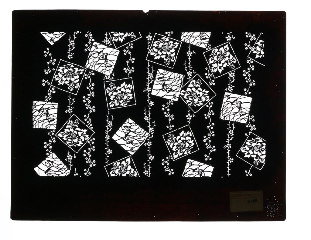 02188　紋入色紙に葉枝