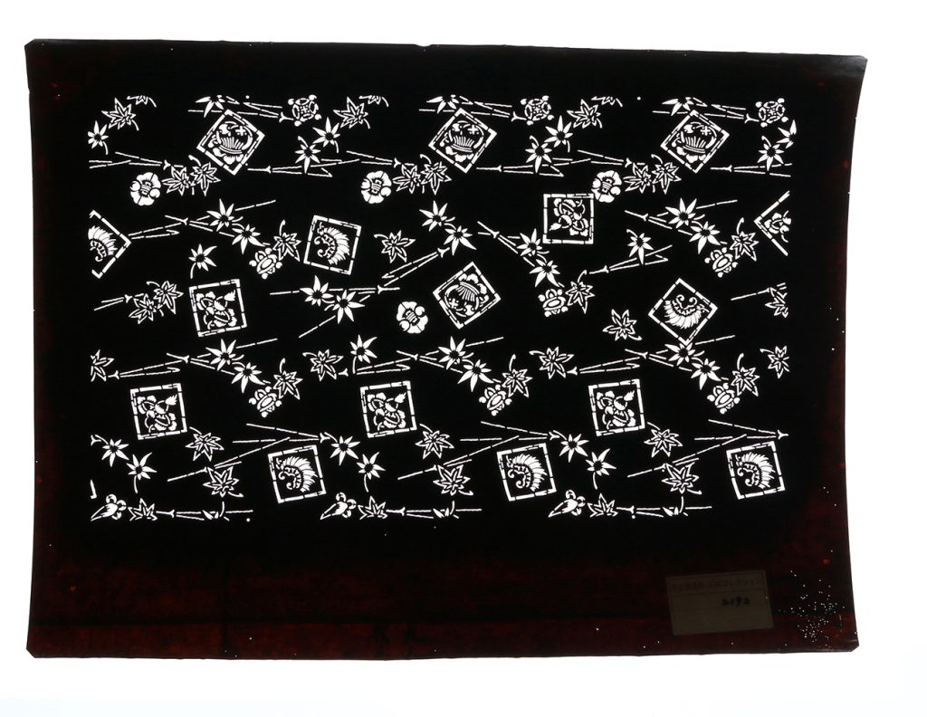 02192　宝丈入色紙に松葉花紅葉チラシ